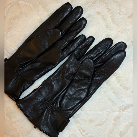 Stylish Black Gloves - Picture 2 of 4